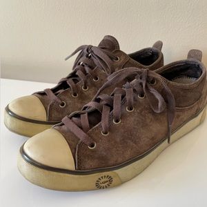 UGG Brown Suede Evera #1888 Low Top Lace up Sneakers women’s Size 9